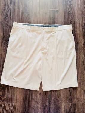 Pro Tour Men’s Cream Flat-Front Shorts